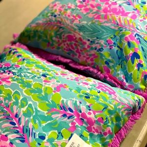 Set of TWO Lilly Pulitzer throw pillows 17.5 x 17.5 - LIKE NEW